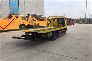 定边非事故拖车